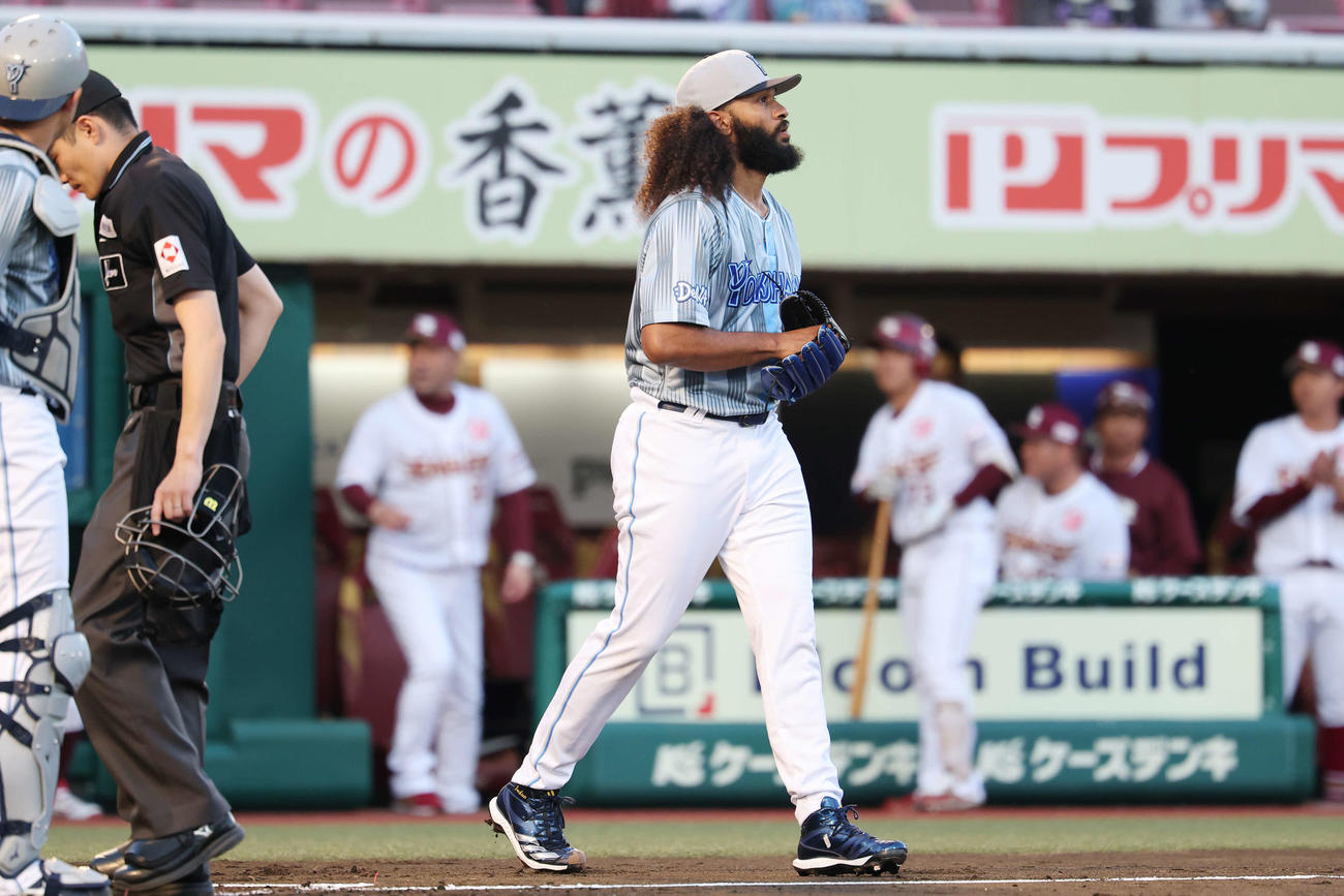 楽天対DeNA 1回裏楽天2死一、三塁、渡辺佳に右2点適時二塁打を浴びたジャクソン（撮影・宮地輝）