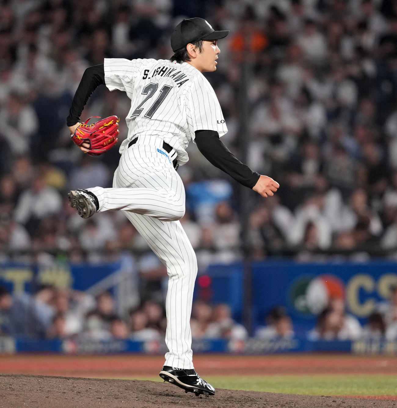 ロッテ対巨人　力投するロッテの先発石川柊（撮影・たえ見朱実）