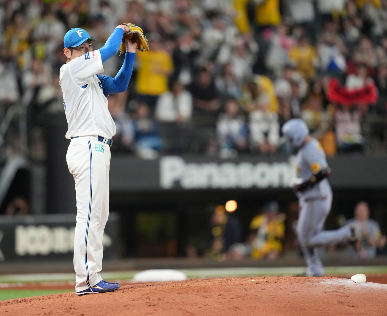 日本ハム対阪神　4回表阪神1死、大山に本塁打を浴びた加藤貴（撮影・井上学）