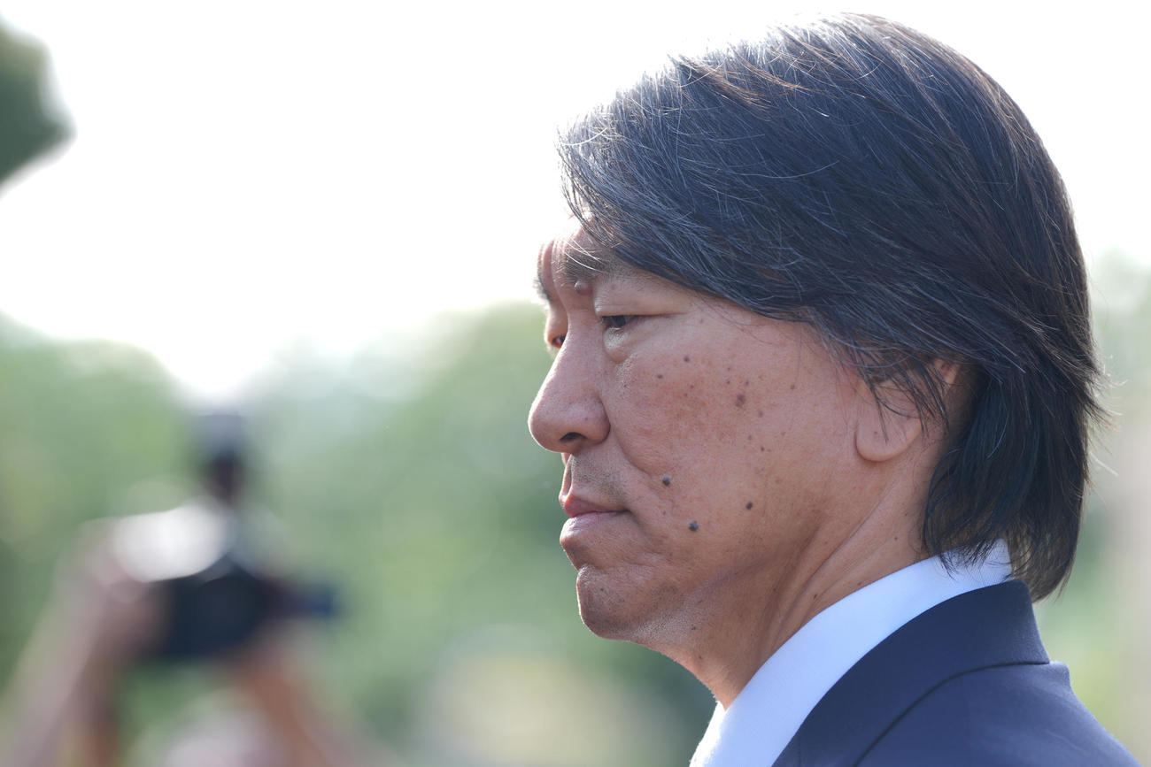 帰国し弔問に訪れた松井氏は、長嶋さんとの思い出を話す（2025年6月4日撮影）