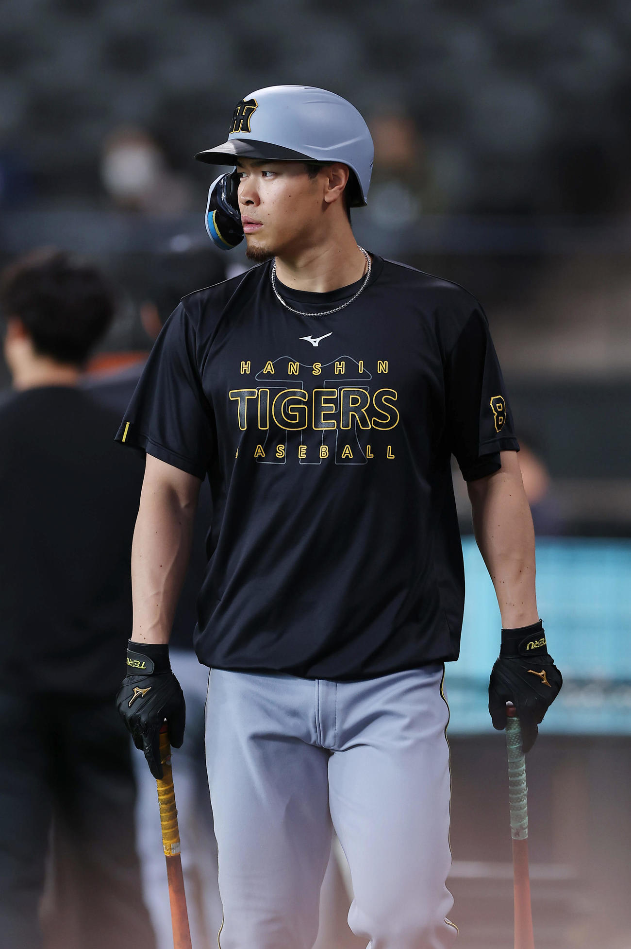 日本ハム対阪神　試合前練習に臨む阪神佐藤輝（撮影・前田充）