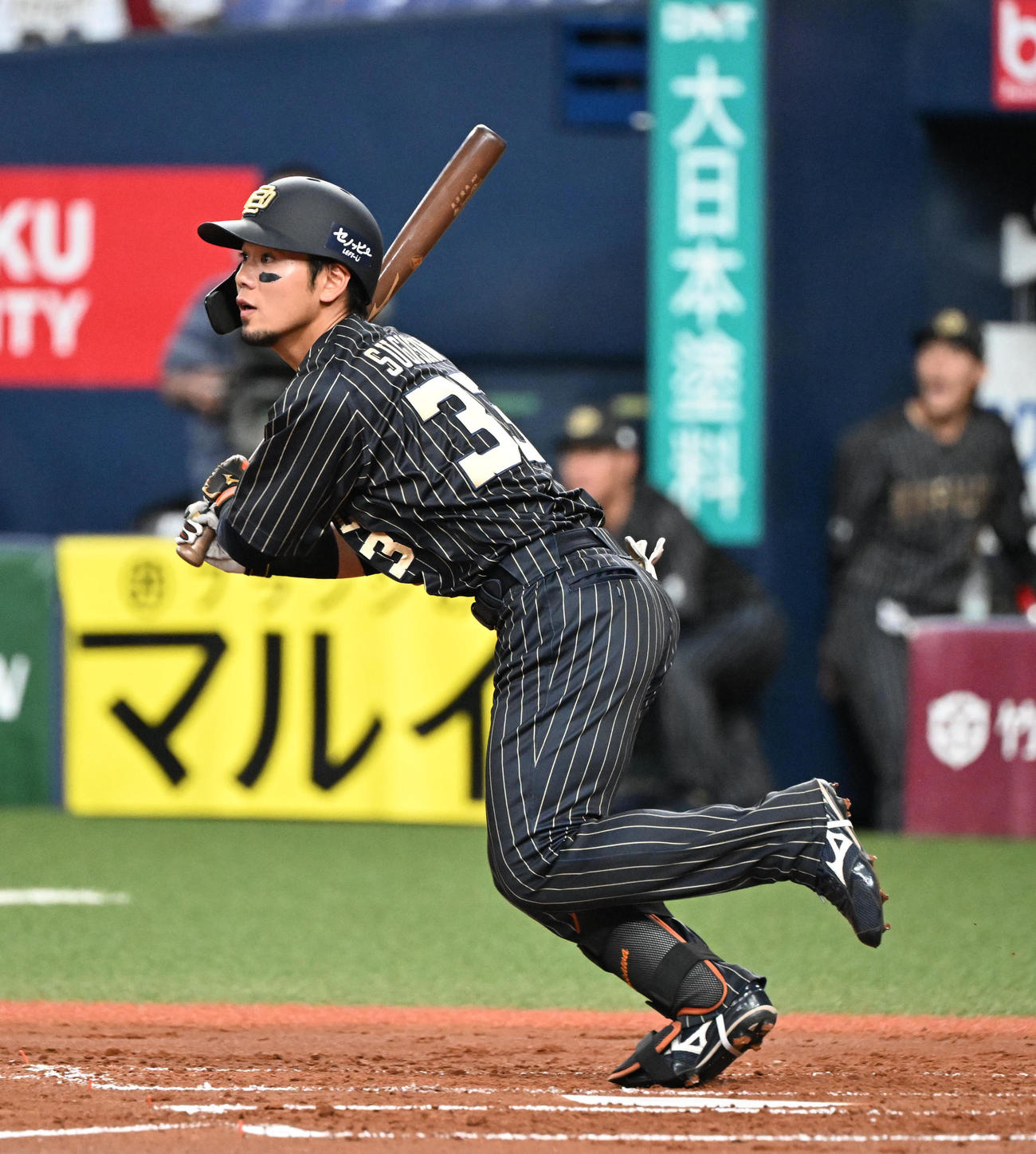 オリックス対広島　1回裏オリックス2死満塁、左前適時打を放つ杉沢（撮影・和賀正仁）