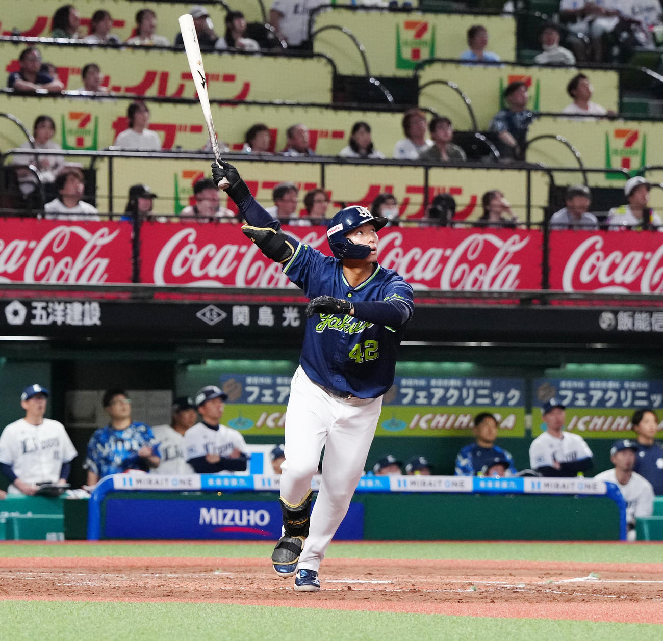 西武対ヤクルト　4回表ヤクルト2死、チーム3点目となるソロ本塁打を右越えに放つ沢井（撮影・江口和貴）