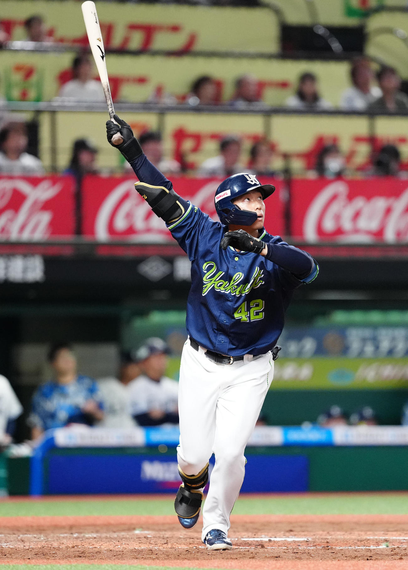 西武対ヤクルト　4回表ヤクルト2死、チーム3点目となるソロ本塁打を右越えに放つ沢井（撮影・江口和貴）