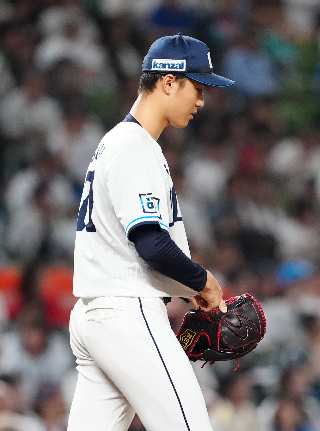 西武対ヤクルト　3回表ヤクルト2死一塁、サンタナに適時二塁打を浴びた菅井（撮影・江口和貴）