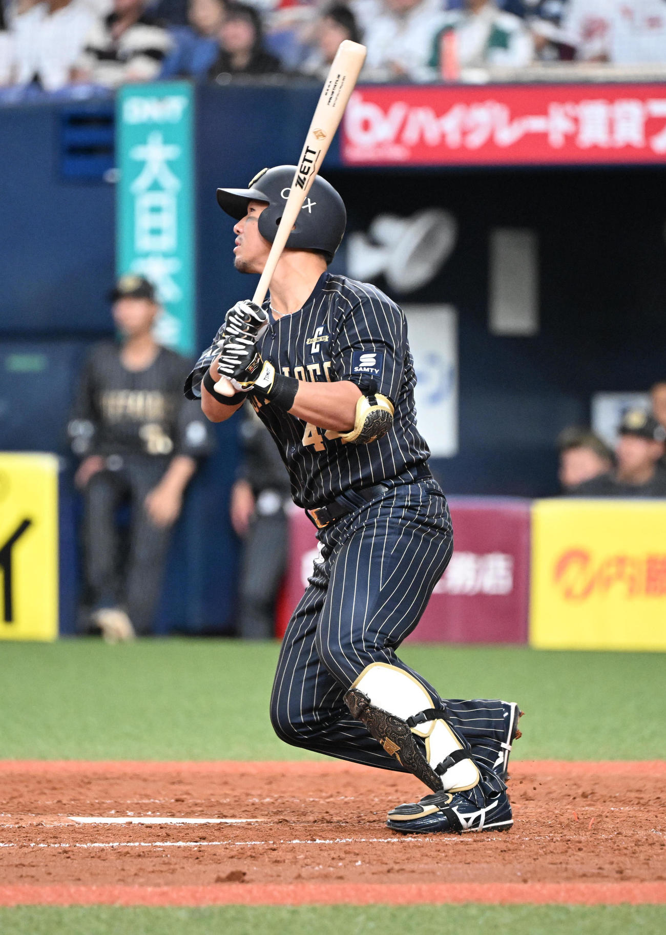 オリックス対広島　5回裏オリックス2死二塁、中越え適時二塁打を放つ頓宮（撮影・和賀正仁）