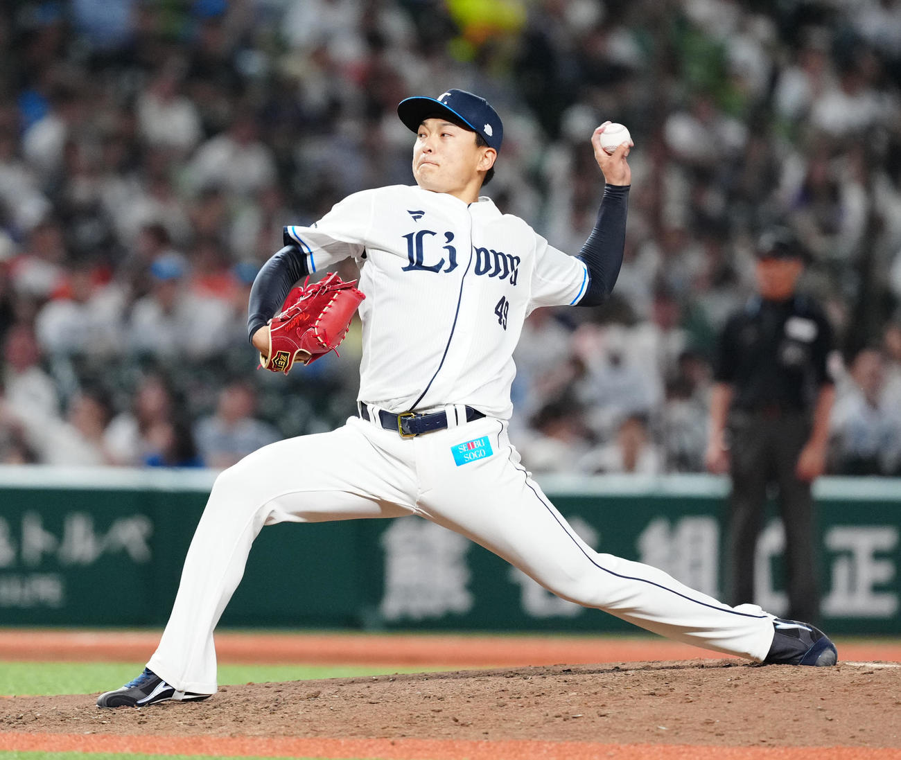 西武対ヤクルト　西武2番手の佐々木（撮影・江口和貴）