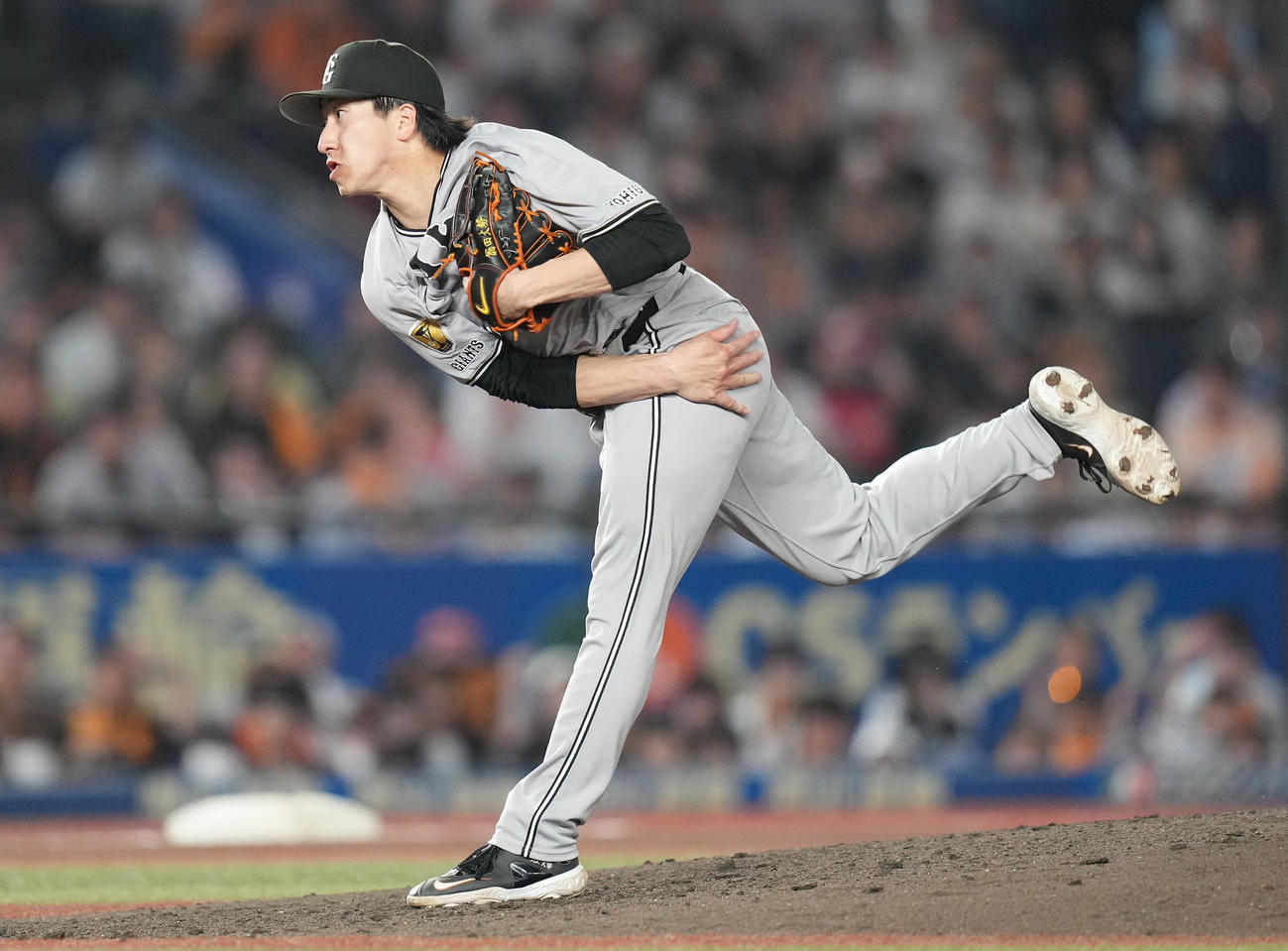 ロッテ対巨人　10回裏から2番手で登板した巨人大勢（撮影・鈴木みどり）