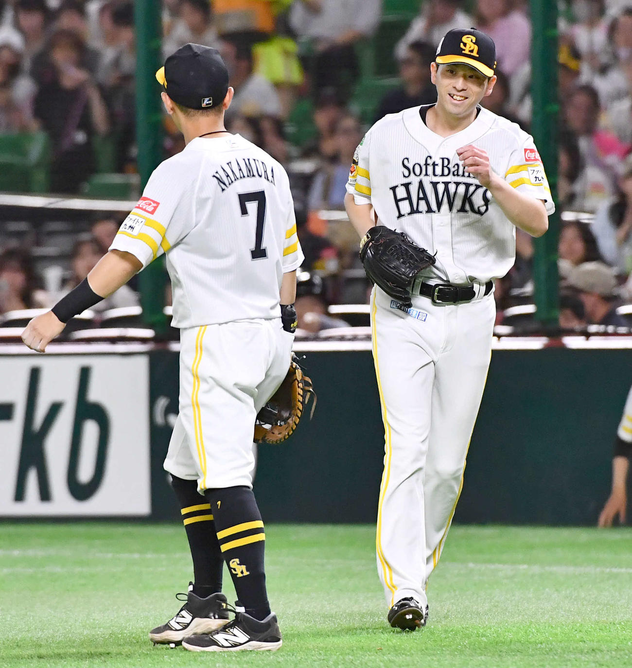 ソフトバンク対中日　5回表中日無死、ボスラーを一ゴロに抑え、笑顔を見せる大関（撮影・岩下翔太）