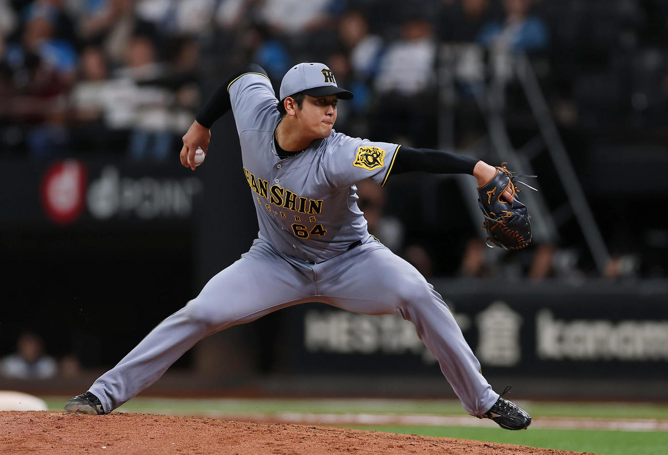 日本ハム対阪神　阪神3番手の岡留（撮影・前田充）