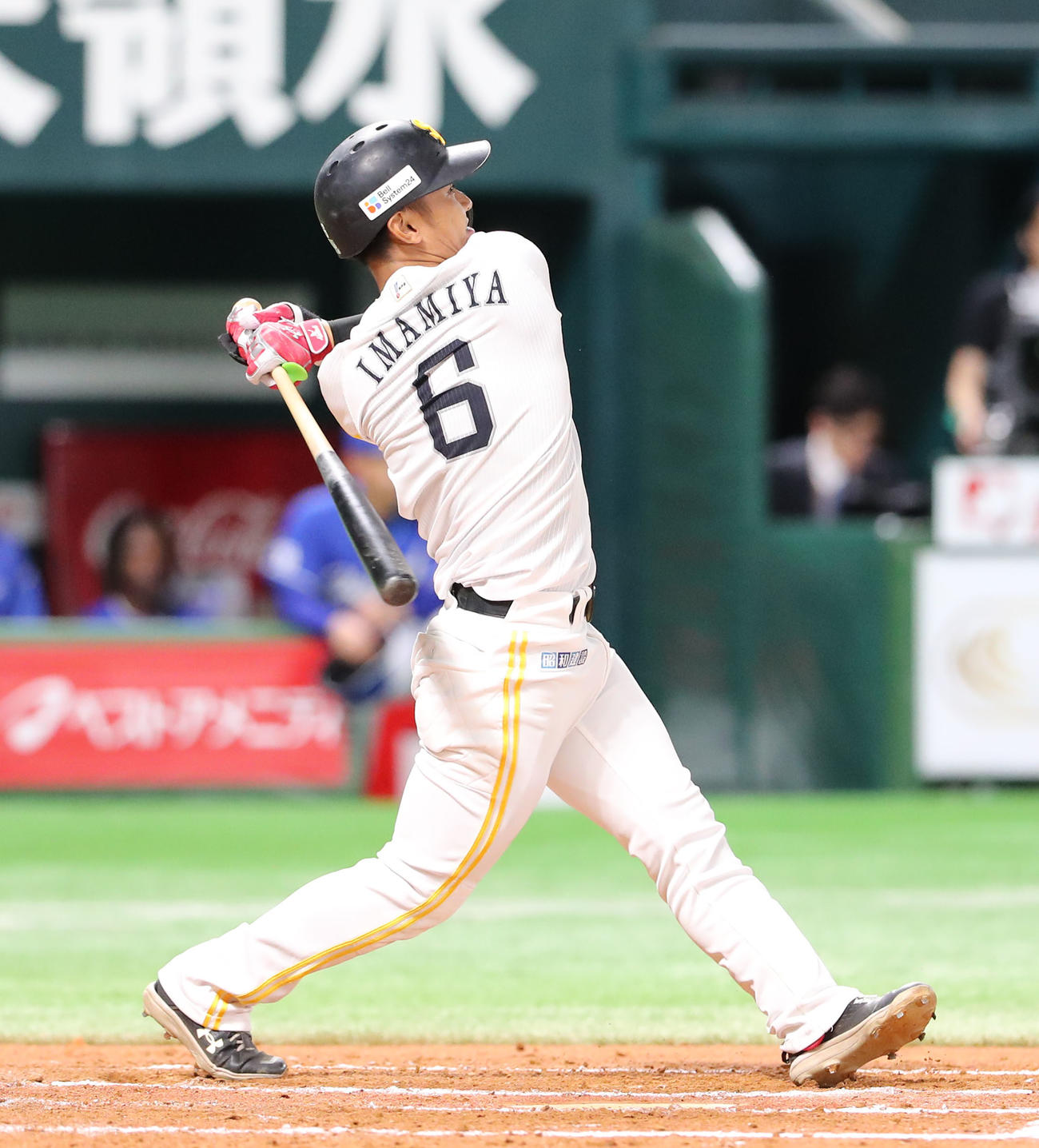ソフトバンク対中日　7回裏ソフトバンク1死満塁、今宮は中越えに2点適時二塁打を放つ（撮影・梅根麻紀）