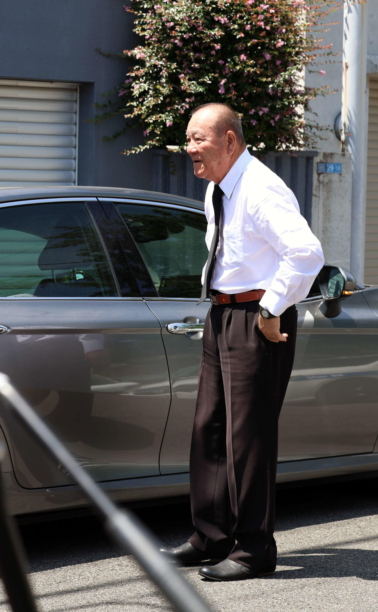 弔問に訪れた柴田勲氏（撮影・山本朝陽）