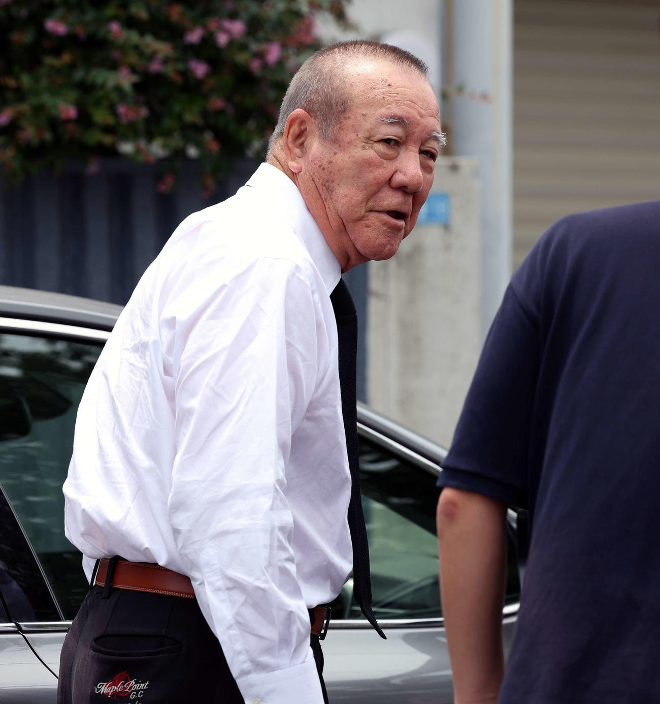 弔問に訪れた柴田勲氏（撮影・山本朝陽）