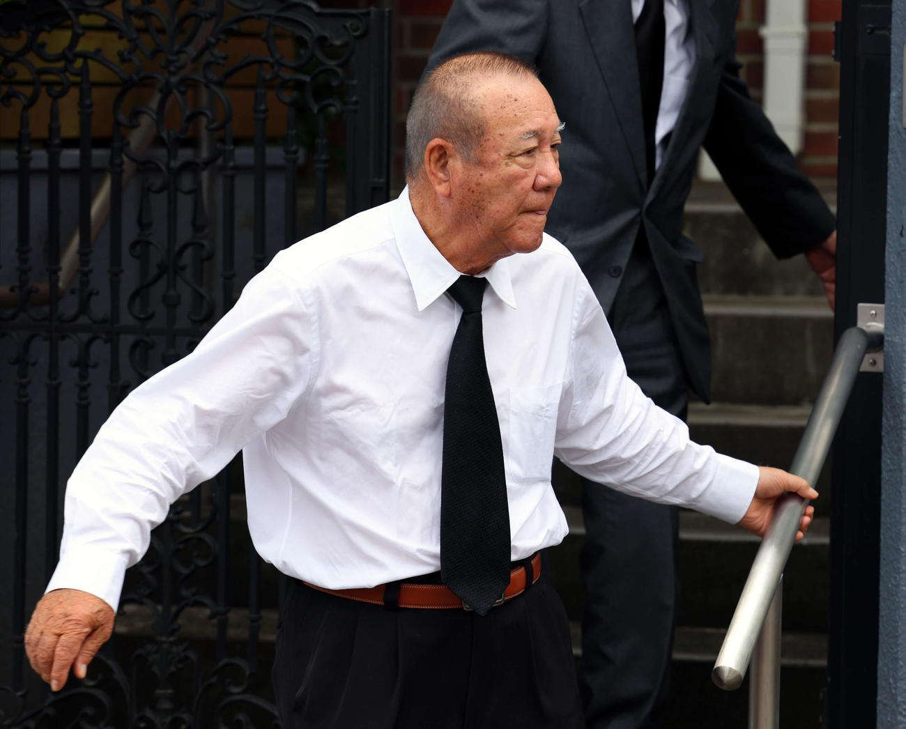弔問に訪れた柴田勲氏（撮影・山本朝陽）