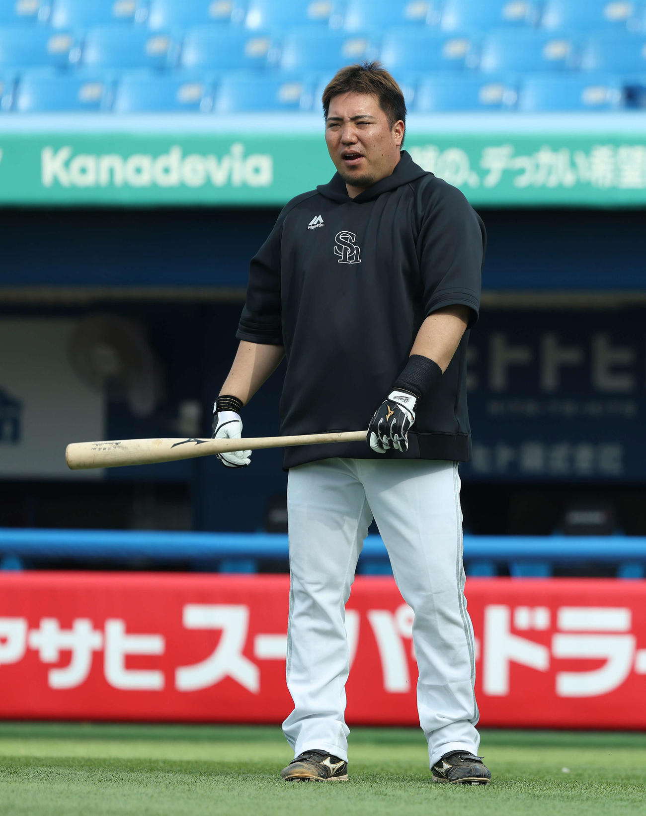 ヤクルト対ソフトバンク試合前、練習に臨むソフトバンク山川（撮影・河田真司）