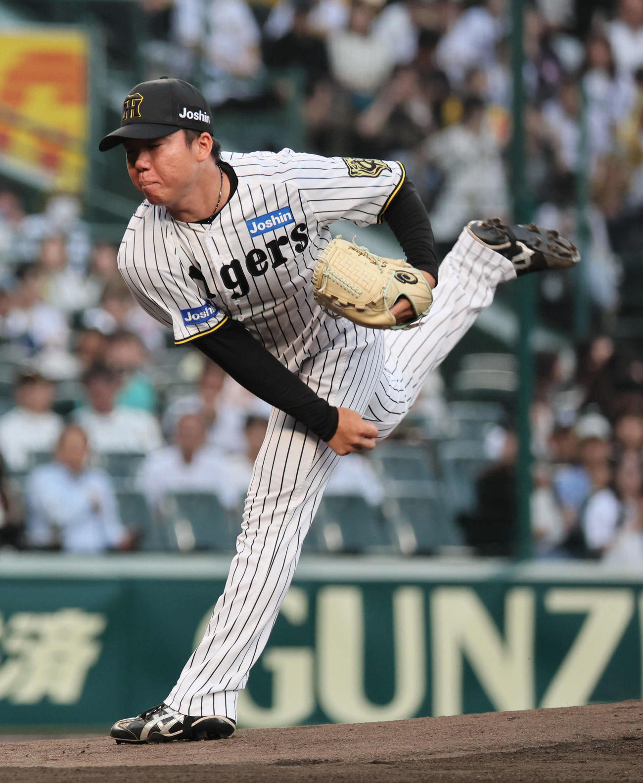 阪神対オリックス　阪神先発の村上（撮影・宮崎幸一）