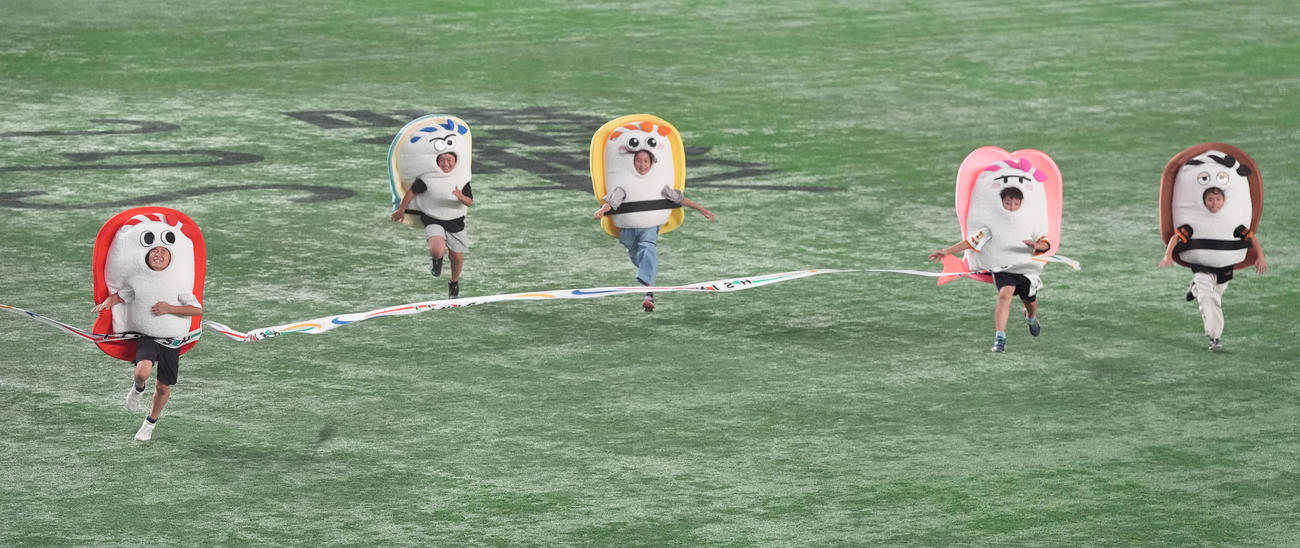 巨人対楽天　すしレースはまぐろが勝利（撮影・鈴木みどり）
