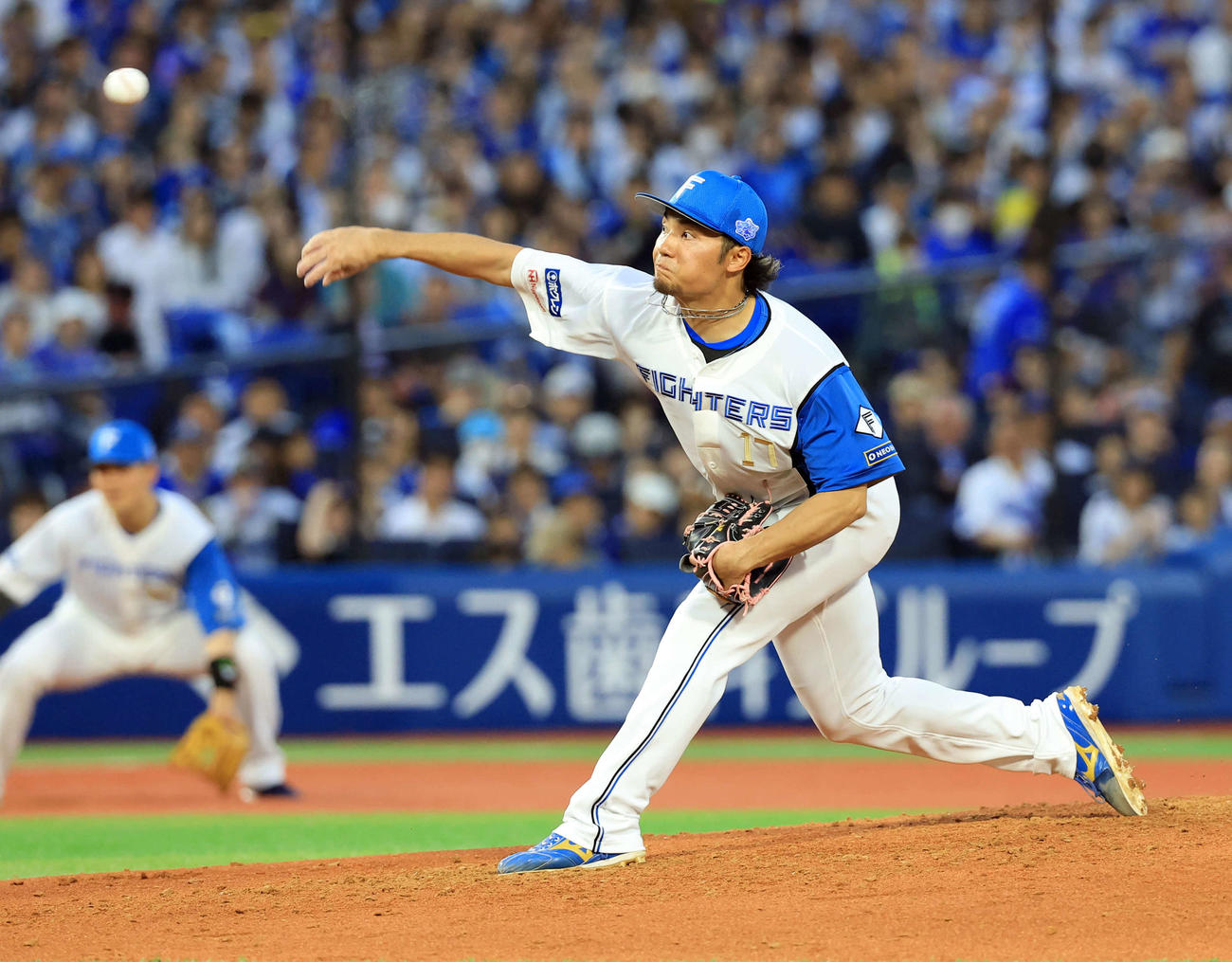 DeNA対日本ハム　力投する日本ハム先発の伊藤（撮影・浅見桂子）