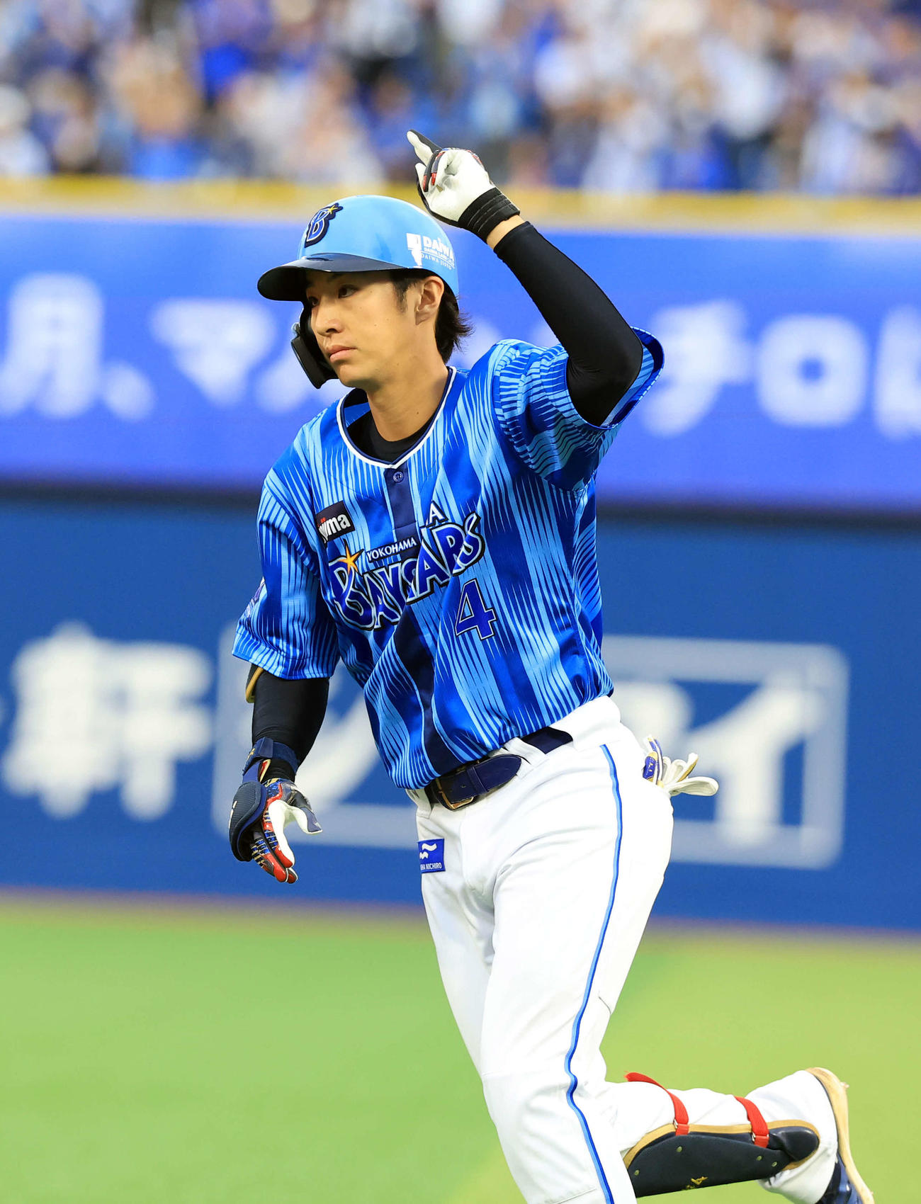 DeNA対日本ハム　1回裏DeNA無死三塁、度会は先制適時内野安打を放ちポーズ（撮影・浅見桂子）