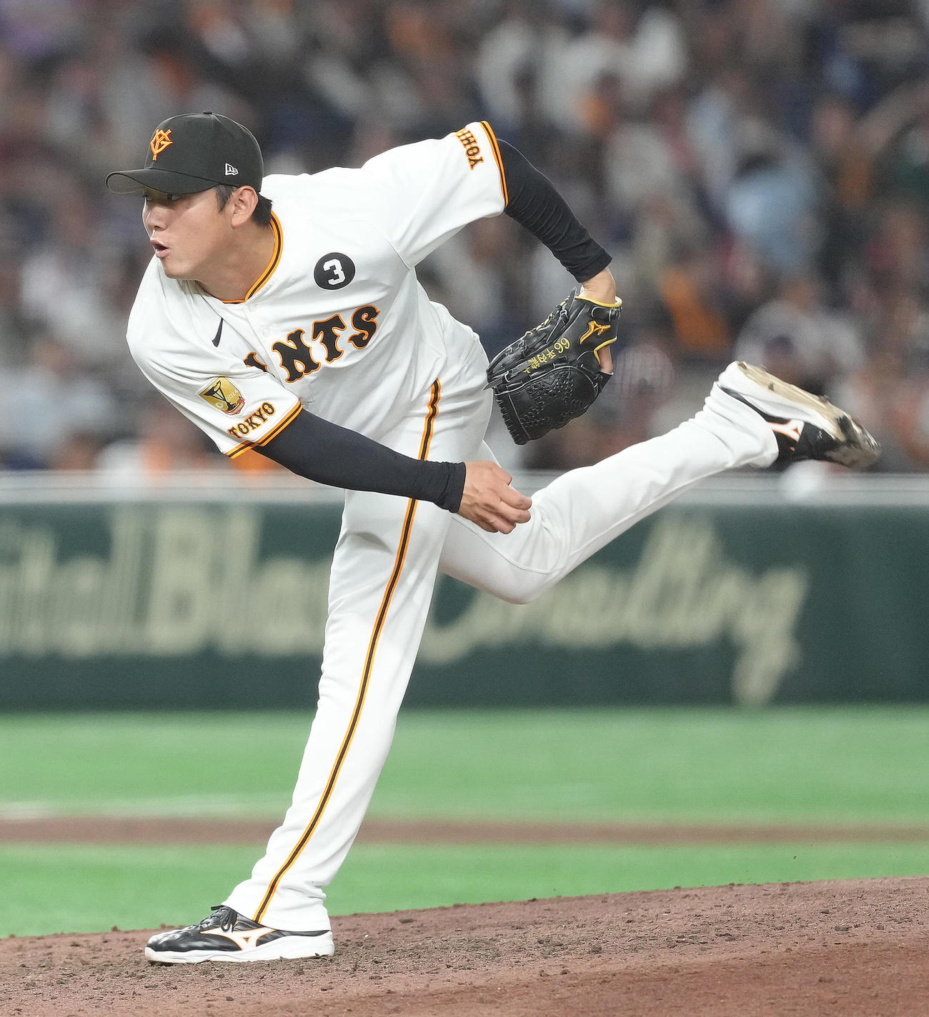 巨人対楽天　9回から登板した巨人平内（撮影・足立雅史）