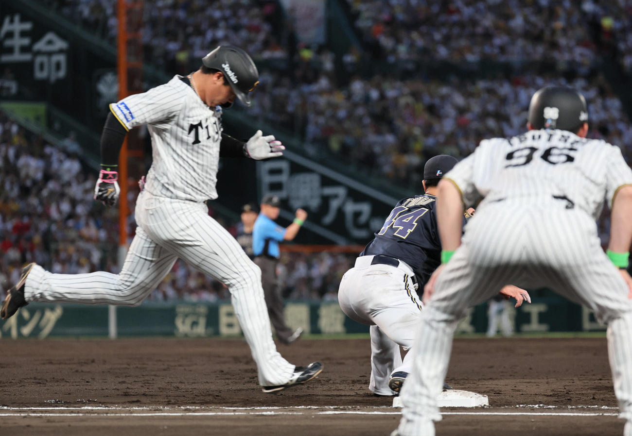 阪神対オリックス　5回裏阪神無死一塁、大山悠輔は三ゴロ併殺打に倒れる（撮影・宮崎幸一）