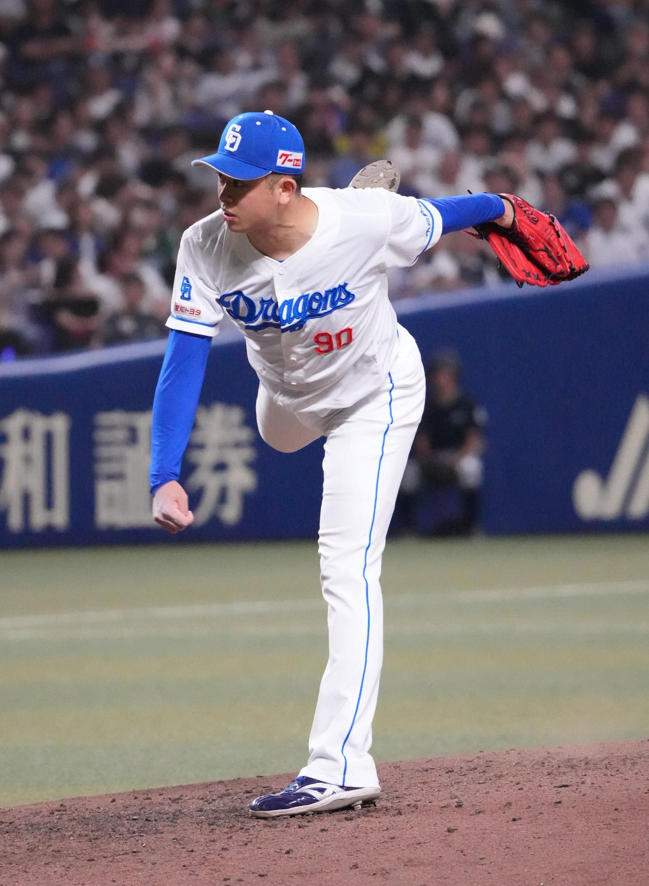 中日対ロッテ　9回表、中日4番手で登板する松山（撮影・森本幸一）