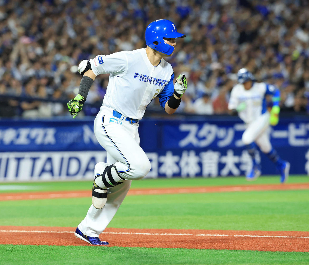 DeNA対日本ハム　6回表日本ハム無死一、三塁、清宮幸は左適時打を放つ（撮影・浅見桂子）