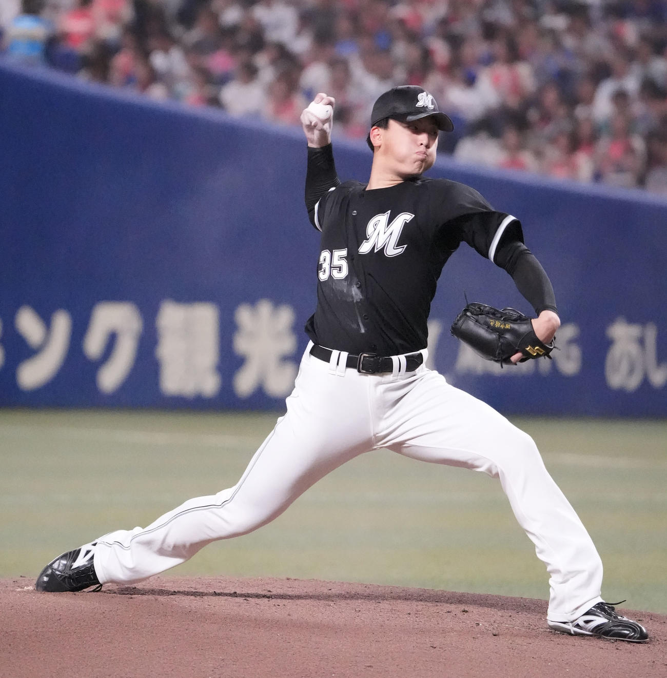 中日対ロッテ　1回裏、登板するロッテ先発の田中晴（撮影・森本幸一）