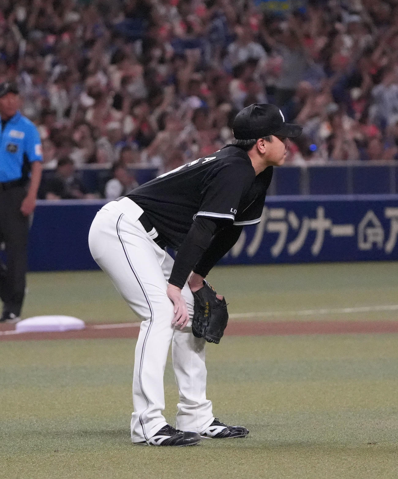 中日対ロッテ　4回裏中日無死、上林に右越え本塁打を打たれた田中晴（撮影・森本幸一）