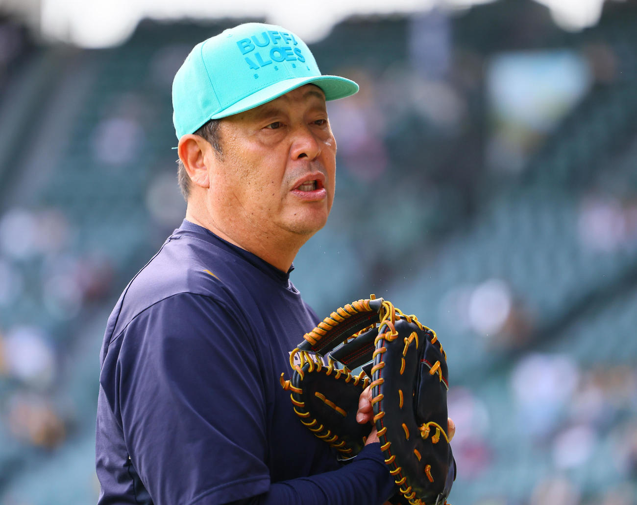 阪神対オリックス　取材に応じるオリックス水本ヘッドコーチ（撮影・藤尾明華）