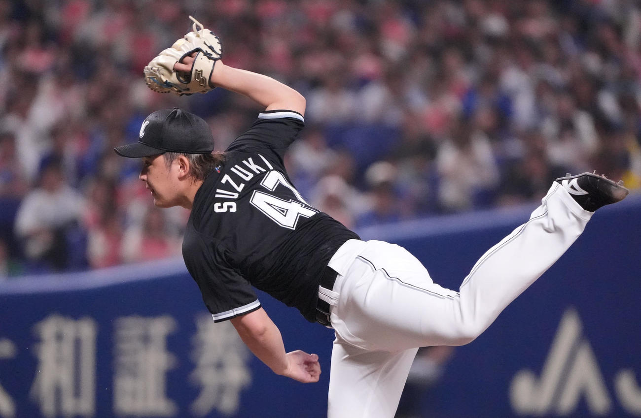 中日対ロッテ　9回裏、ロッテ3番手で登板する鈴木（撮影・森本幸一）