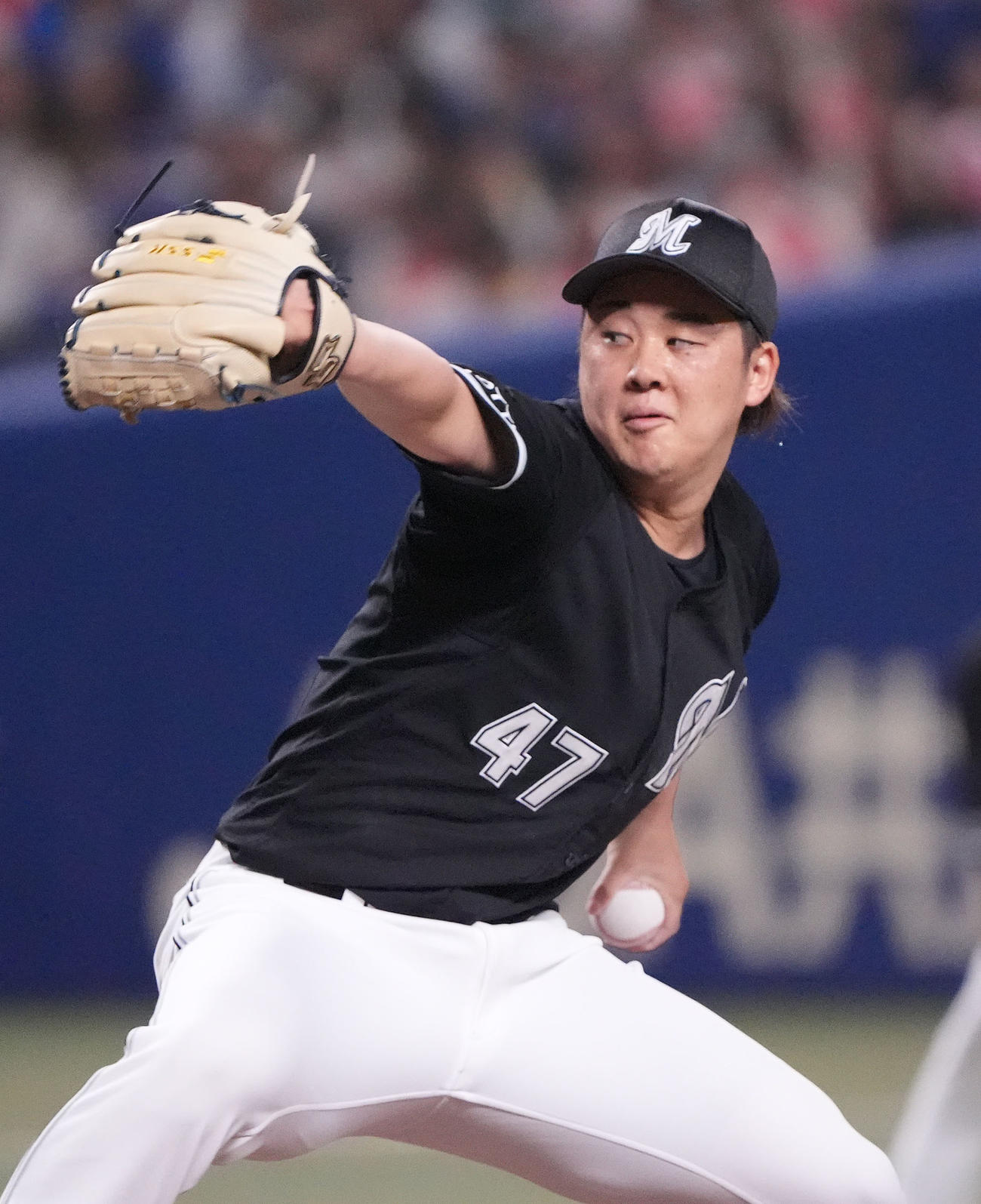 中日対ロッテ　9回裏、ロッテ3番手で登板する鈴木（撮影・森本幸一）