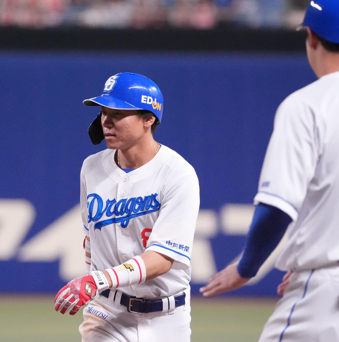中日対ロッテ　9回裏中日2死、大島は左前打で出塁する（撮影・森本幸一）
