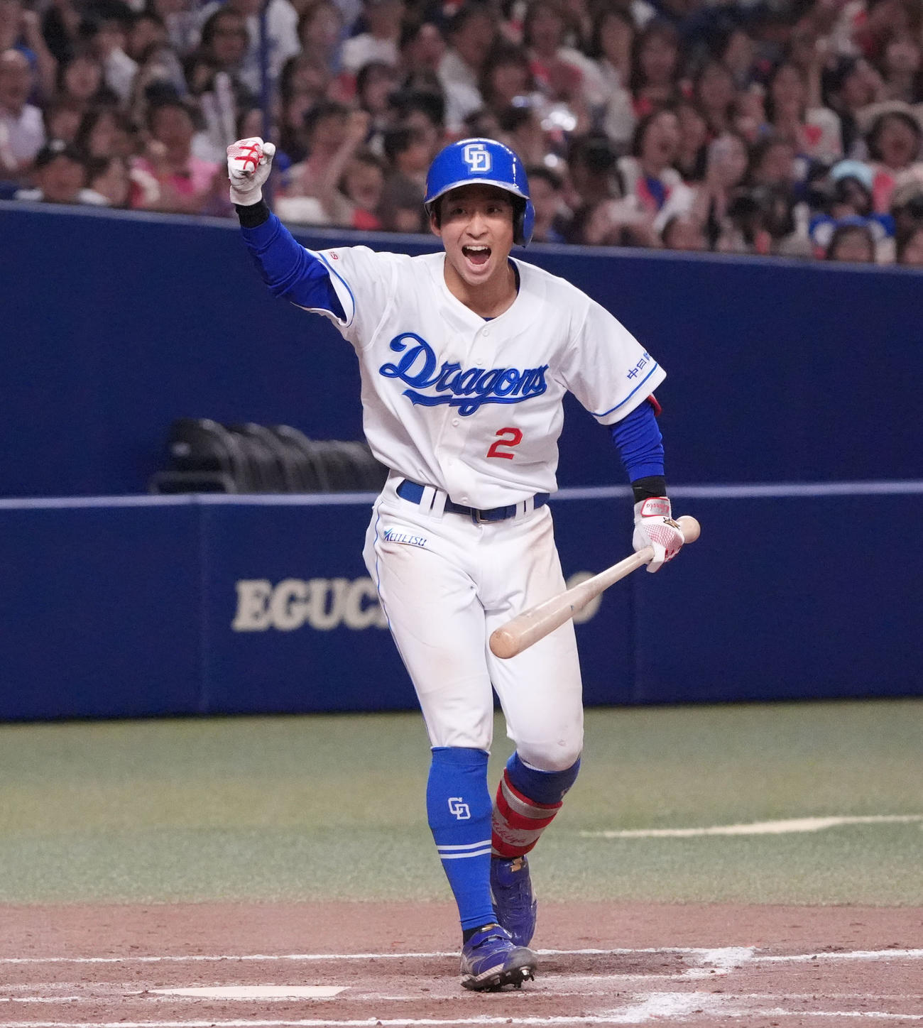 中日対ロッテ　9回裏中日2死満塁、サヨナラ押し出し四球を選び喜ぶ田中（撮影・森本幸一）