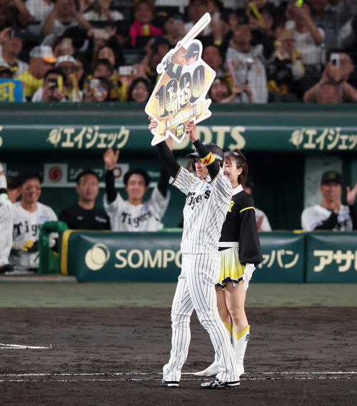 動画】阪神近本光司が通算1000安打達成！本拠地甲子園で一気に決めた