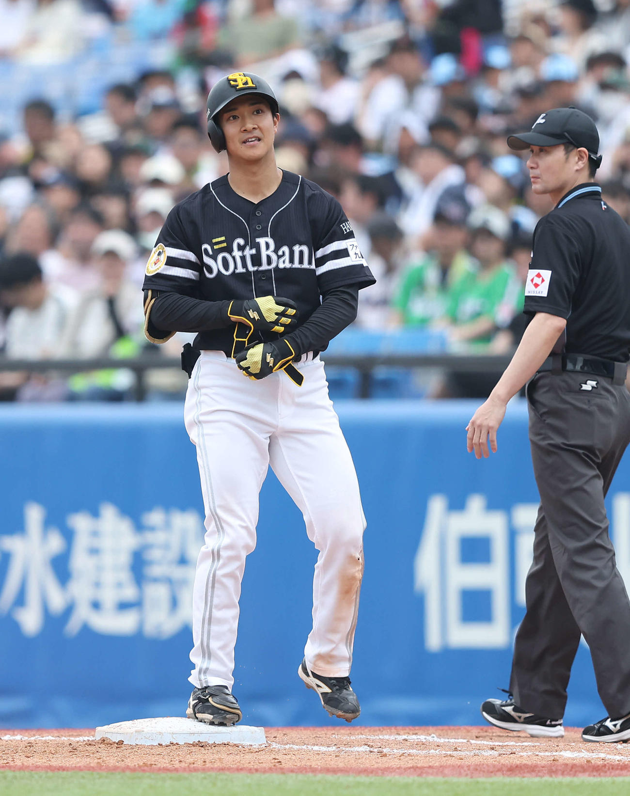 ヤクルト対ソフトバンク　6回表ソフトバンク2死二塁、右前適時打を放ち出塁する柳町（撮影・河田真司）