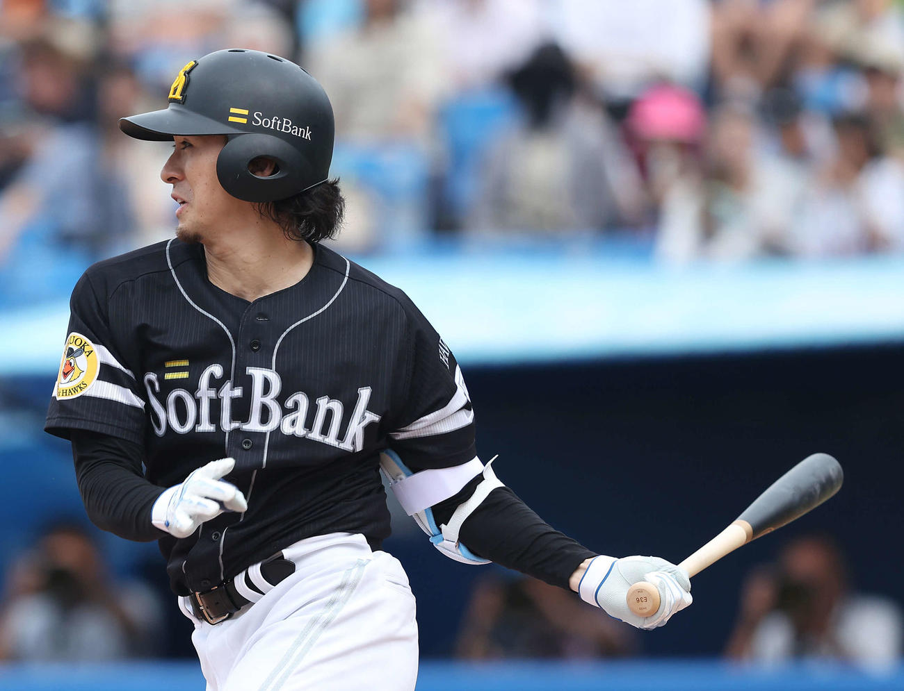 ヤクルト対ソフトバンク　6回表ソフトバンク1死満塁、投ゴロを放つ上沢（撮影・河田真司）