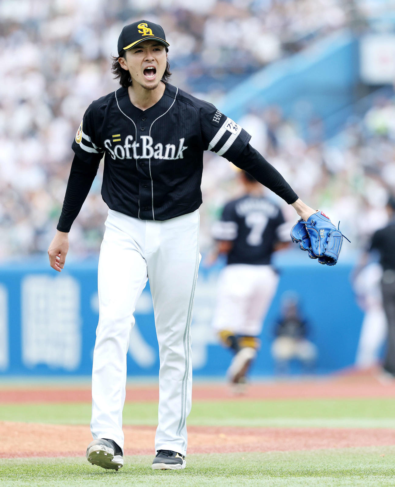 ヤクルト対ソフトバンク　6回裏ヤクルト2死二塁、サンタナを右飛に抑え雄たけびを上げる上沢（撮影・河田真司）