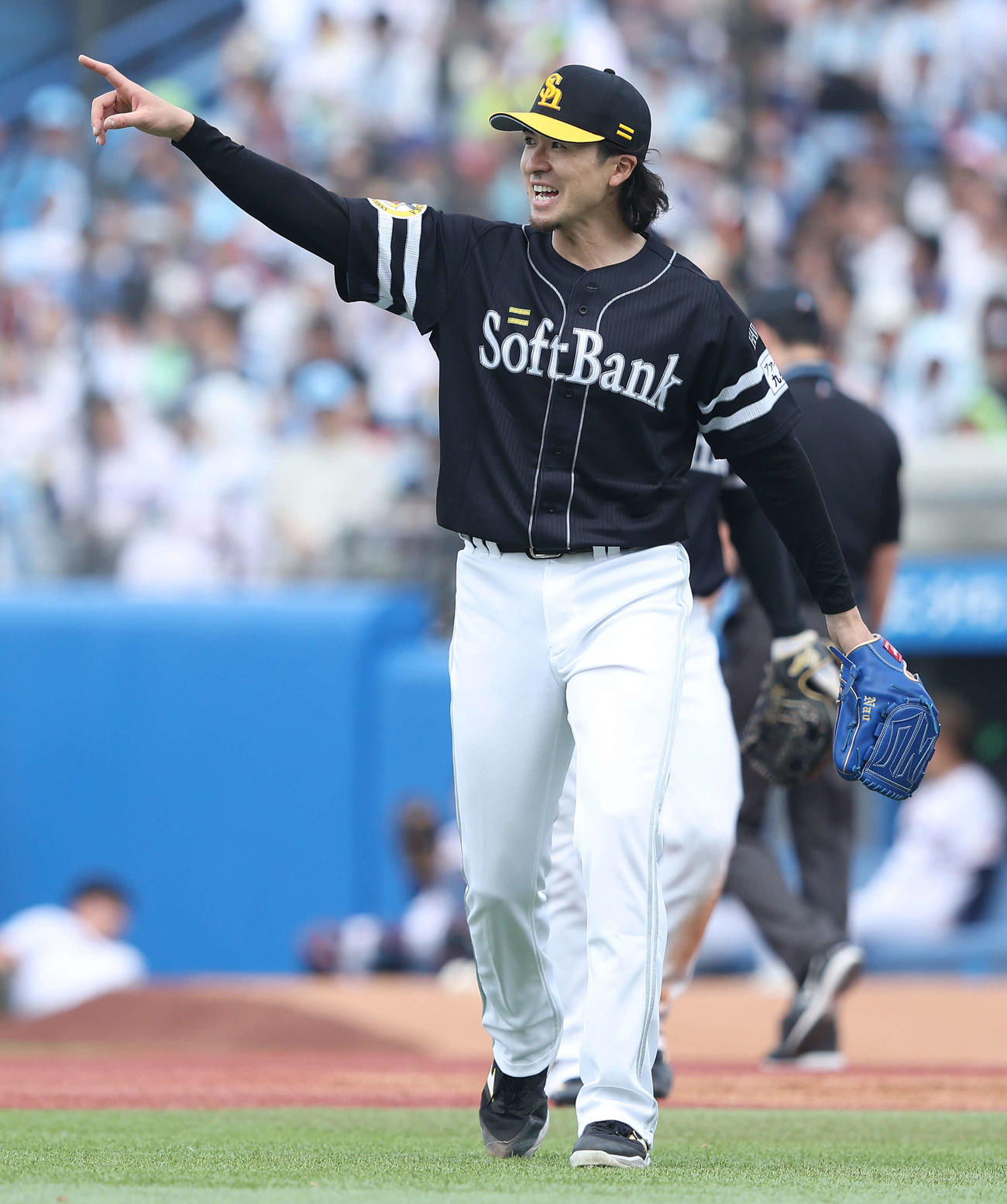 ヤクルト対ソフトバンク　4回裏ヤクルト1死一塁、沢井を併殺に抑える上沢（撮影・河田真司）