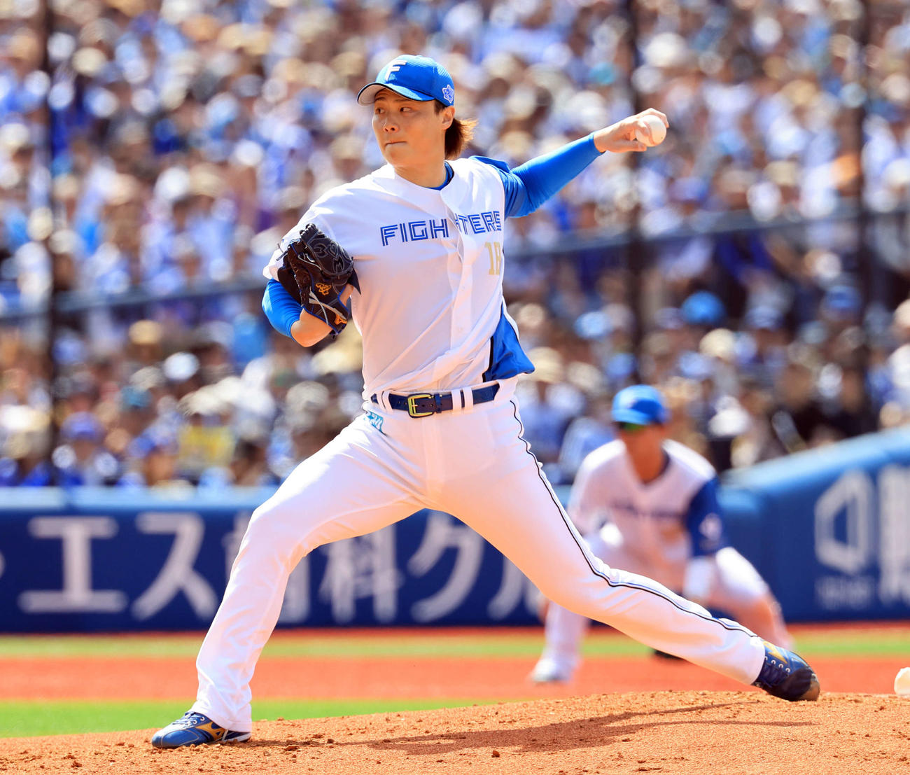 DeNA対日本ハム　力投する日本ハム先発の山崎（撮影・浅見桂子）