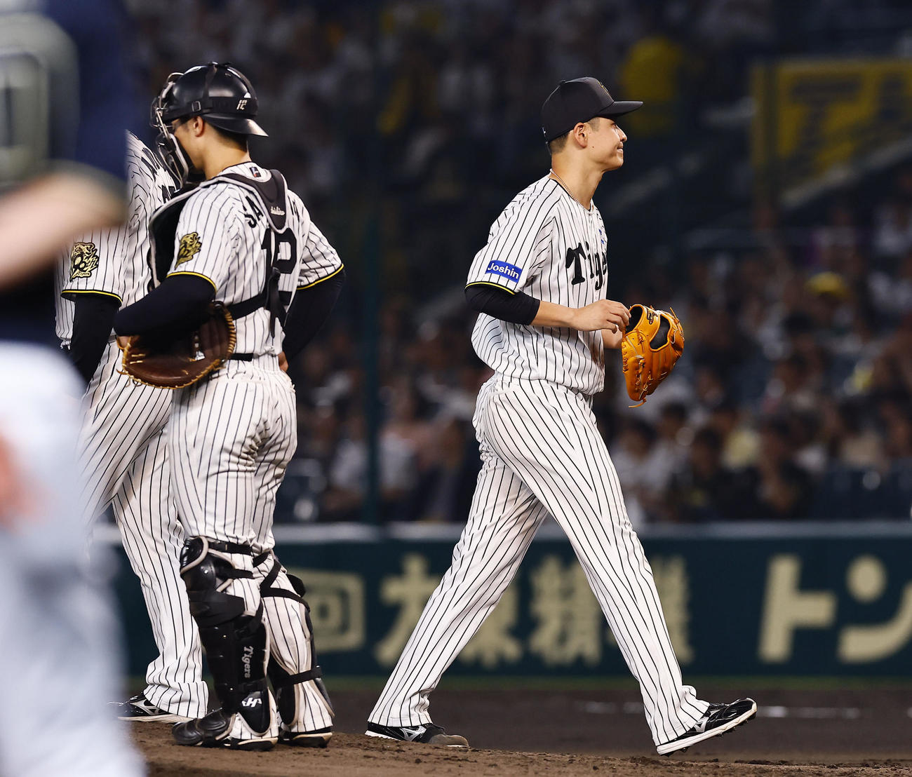 阪神対オリックス　6回途中、降板する阪神大竹（撮影・藤尾明華）