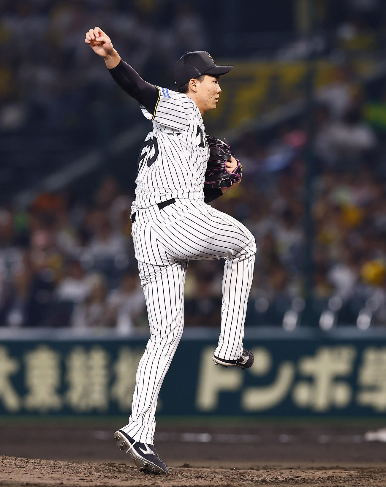 阪神対オリックス　7回、3番手で登板した阪神湯浅（撮影・藤尾明華）
