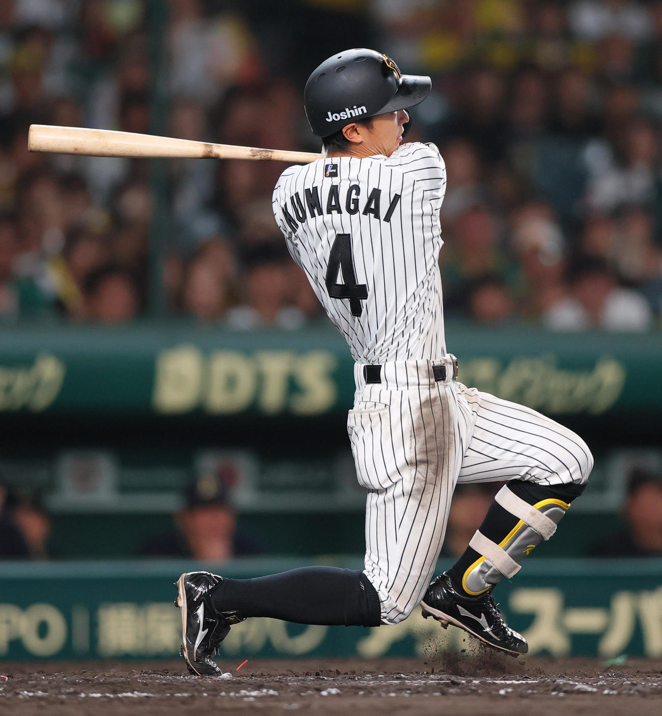 阪神対オリックス　8回裏阪神2死一、二塁、熊谷は左前適時打を放つ（撮影・上山淳一）