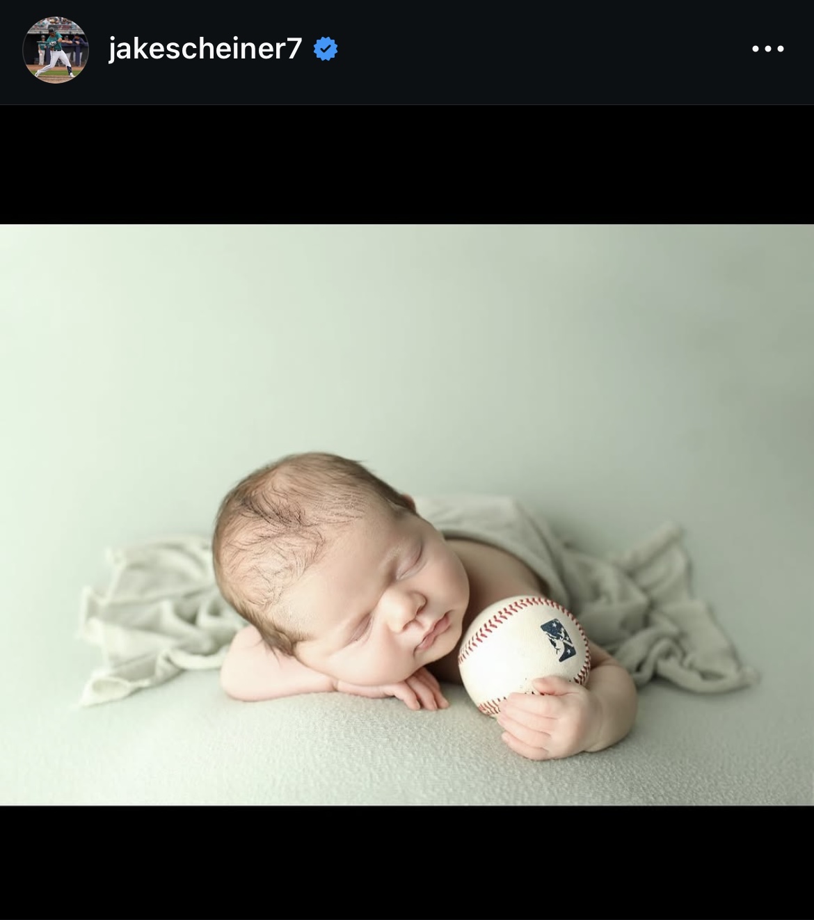 シャイナーのインスタグラムから
