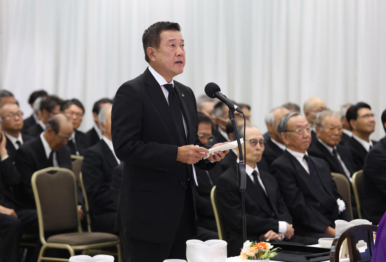 長嶋さんの通夜で弔辞を述べる原辰徳さん（読売新聞社提供）