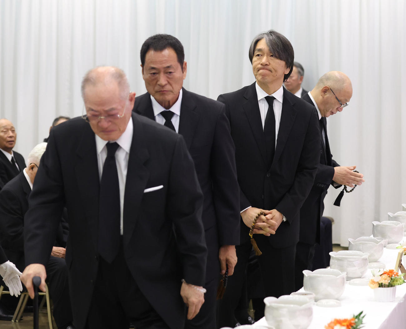 長嶋さんの通夜に参列した手前から張本さん、中畑さん、松井さん、落合さん（読売新聞社提供）