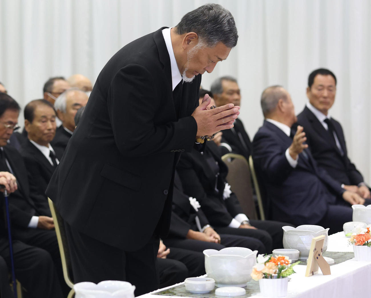長嶋さんの通夜に参列した清原さん（読売新聞社提供）