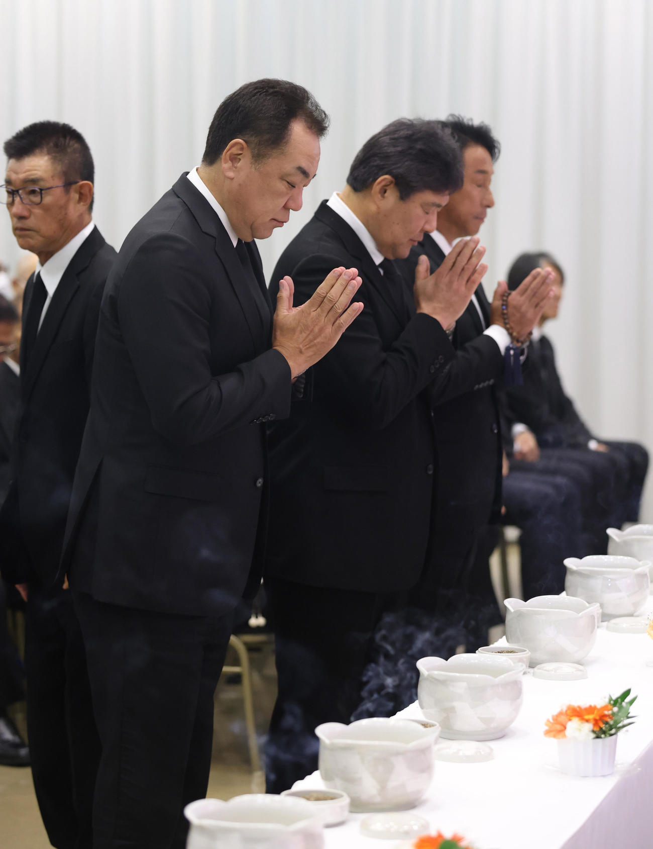 長嶋さんの通夜に参列した左から槙原さん、斎藤さんら（読売新聞社提供）