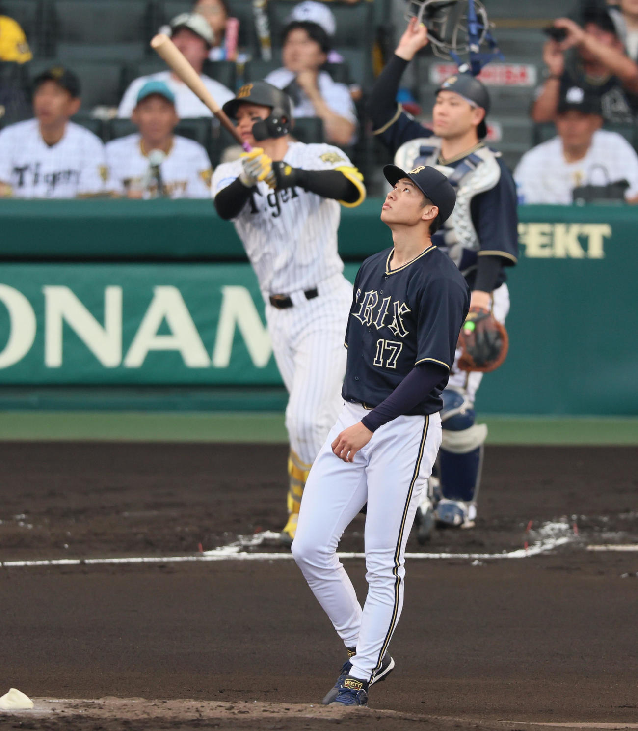 阪神対オリックス　1回裏阪神2死、曽谷は森下を右飛に仕留める（撮影・加藤哉）