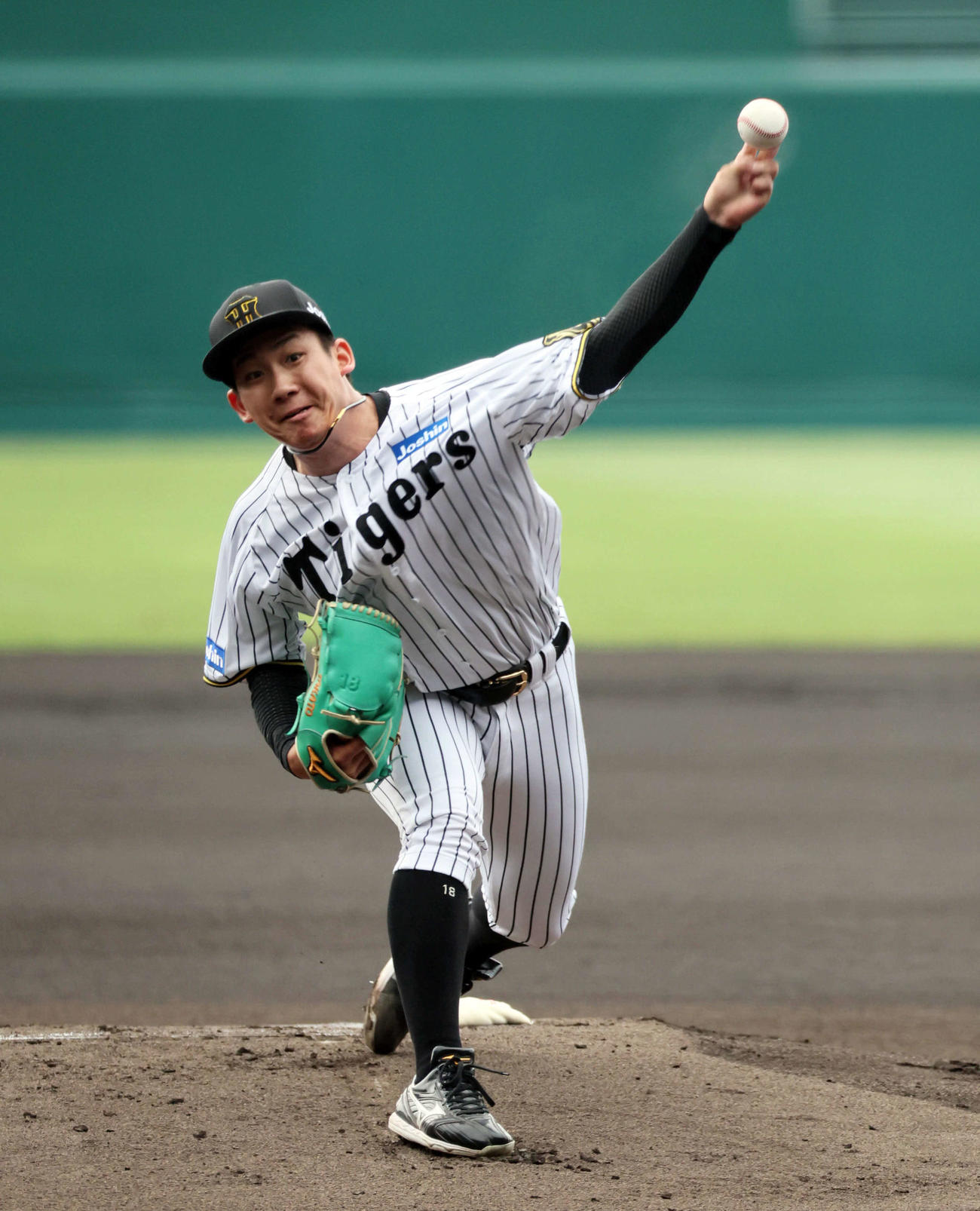 阪神対オリックス　阪神先発の伊原（撮影・宮崎幸一）